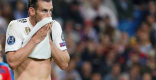 Агентът на Бейл: Феновете трябва да му целуват краката