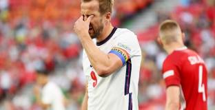 Кейн обясни за лентата с цветовете на дъгата