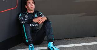 Ръсел спечели,  Верстапен аут от подиума, но с четвърта титла 