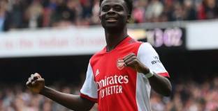 Арсенал продължи с Букайо Сака