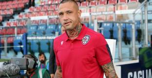 Наинголан: Не играя заради пари