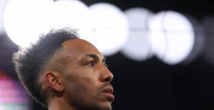 Обамеянг ще получава по пет хиляди в Барселона 