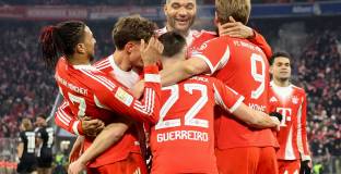 Байерн стартира годината с разгромна победа