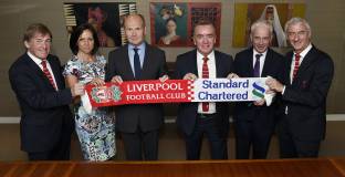  Ливърпул продължи със Standard Chartered