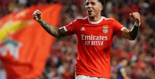  Шмид за евентуалния трансфер на Фернандес в Челси: Проблемът приключи 