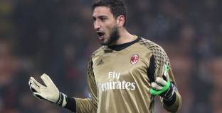 Бивш премиер на Италия: И аз ще освирквам Донарума 