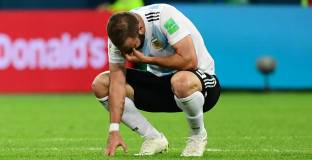 Батистута: Третират Игуаин лошо