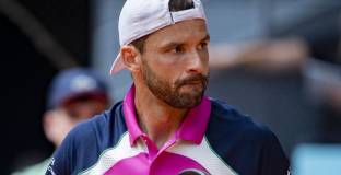 Гришо игра и спечели първия си мач от Уимбълдън през 2025 г. 