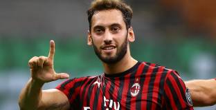 Чалханоглу е близо до нов договор с Милан
