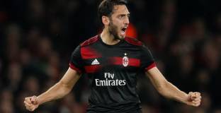 Чалханоглу: Главният съдия Ериксон е играч на мача