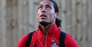 Ван Дайк се върна на тренировки