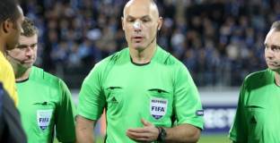  Хауърд Уеб призова бившите футболисти да стават съдии