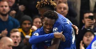 Челси с класика над Бърнли