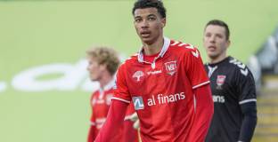  ПСЖ договори трансфера на Екитике