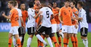 Летящите холандци удариха Германия