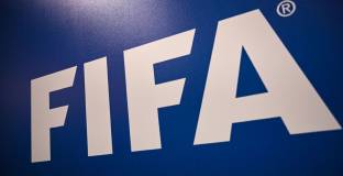   ФИФА иска да облекчи правилата за транссексуалните 