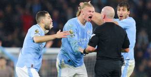 Холанд получи жълт картон за реакцията си 