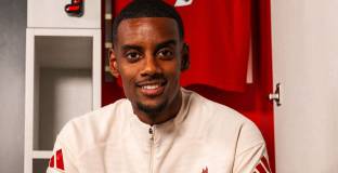 Слот заяви, че Исaк не е готов да играе по 90 минути 