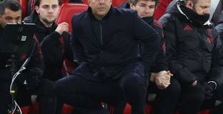 Слот призна, че Ливърпул се готви за живот без Ван Дайк