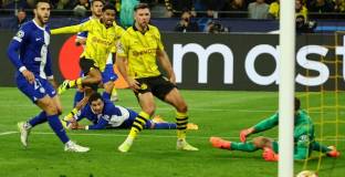 Баща на защитник на Челси коментира бъдещето му