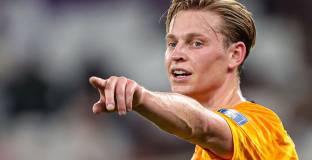 Ван Бастен: Де Йонг игра като пощальон