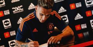 Антони публикува част от кореспонденцията с една от жените 