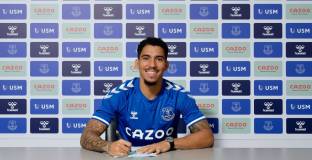 Алан стана играч на Евертън