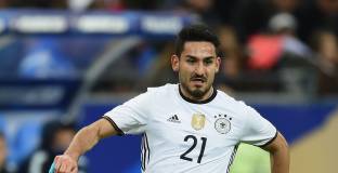   Гюндоган: Ще коленичим заедно с англичаните