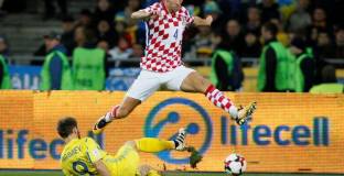 Фен почина по време на Украйна - Хърватия 