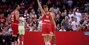 Везенков изведе Олимпиакос до успеха срещу Барселона в Евролигата