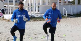 Иванков заведе сините вратари на плаж, но не за почивка (видео)