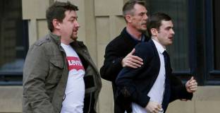 Адам Джонсън излиза  от затвора