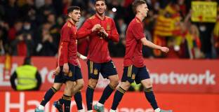 Испания с късна победа над Албания