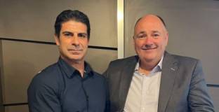 Гонзо се снима с колегата си от Северна Ирландия