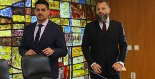  Министър Руди използва юридически хватки заради 