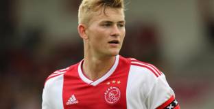 Барселона е близо до трансфер на Де Лигт