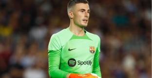 Звездите на Барса питат Флик за Пеня