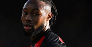 Ливърпул води в битката за Семеньо?