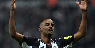 Александър Исак е недоволен от Нюкасъл заради Ливърпул 