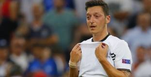 Йозил реши да сложи край на кариерата си 