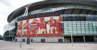 Арсенал измисли как да печели от празния 