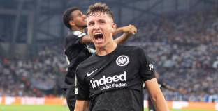 Арсенал влезе в контакт с Айнтрахт за крило