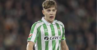 Челси се интересува от крило на Реал Бетис