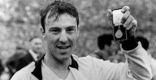 Почина Джими Грийвс 