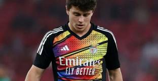 Бенфика отрече да преговаря с Ман Юнайтед за Невеш