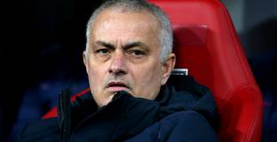 Робинсън: Моуриньо има нужда от 2 прозореца