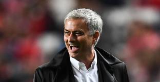 Скоулс: Жозе да паркира автобуса колкото иска