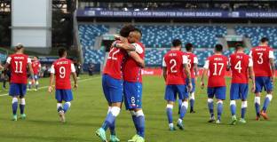 Наказват играчите на Чили за нарушаване на правилата