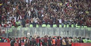 Перуански полицаи използваха палки срещу играчи на Венецуела