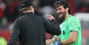 Клоп искал да отвори шампанско след травмата на Алисон